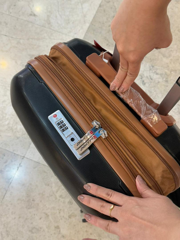 چمدان نشکن سایز کوچک وارداتی برند ریکاردو