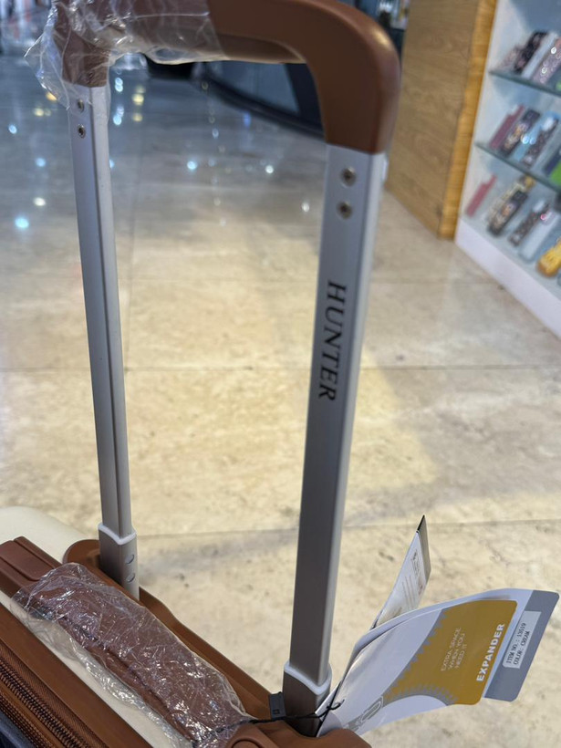 چمدان نشکن سایز متوسط فول اپشن برند هانتر اورجینال