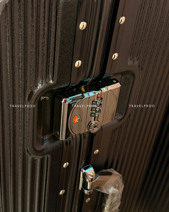 چمدان متوسط پینترستی بدون زیپ پلاس سایز رنگ مشکی کد ۲۰۶